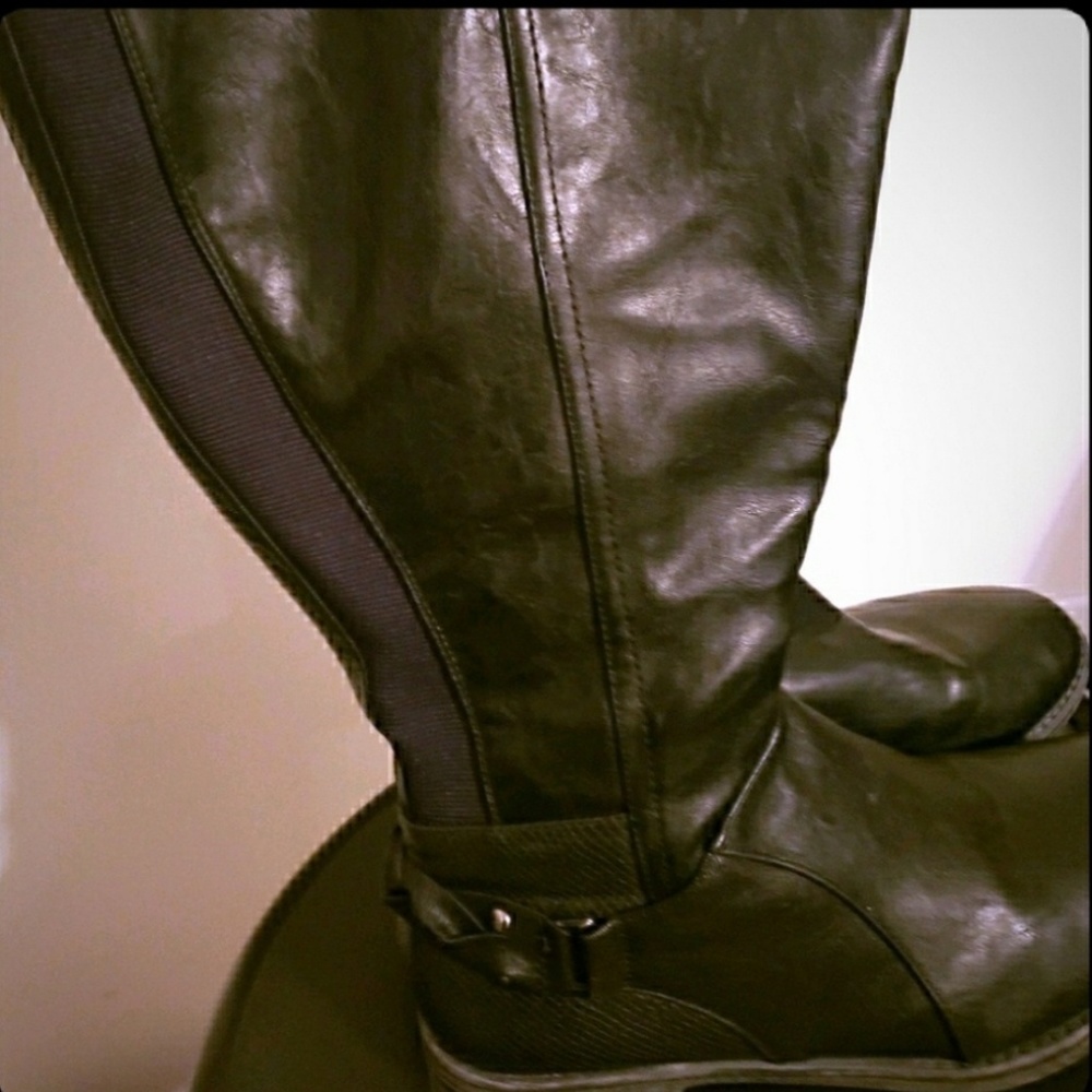 Size 9.5 EXTRA WIDE CALF black boots